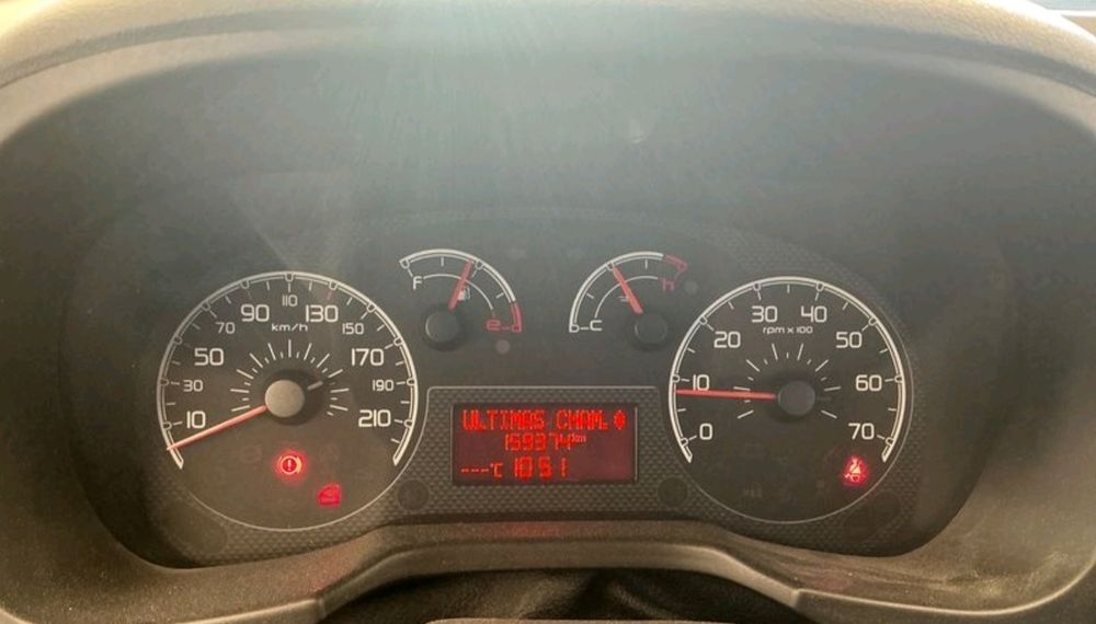 Fiat Fiorino 2014 Multijet 5 lugares 159.400 km, tem um toque á frente (Iva Dedutível) Leia descrição