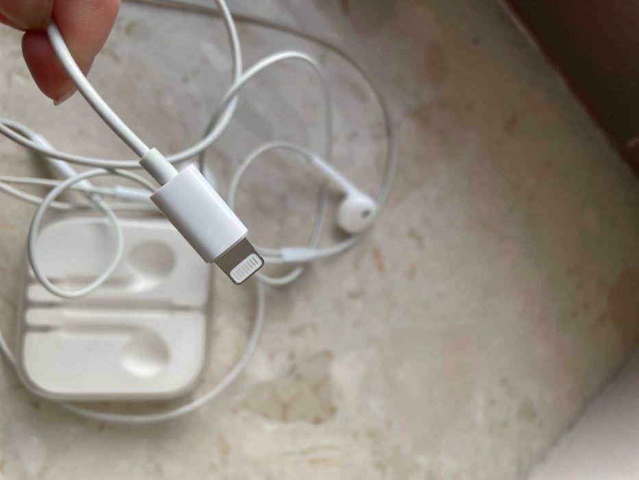 Earpods Lightning do iPhone + plastic case