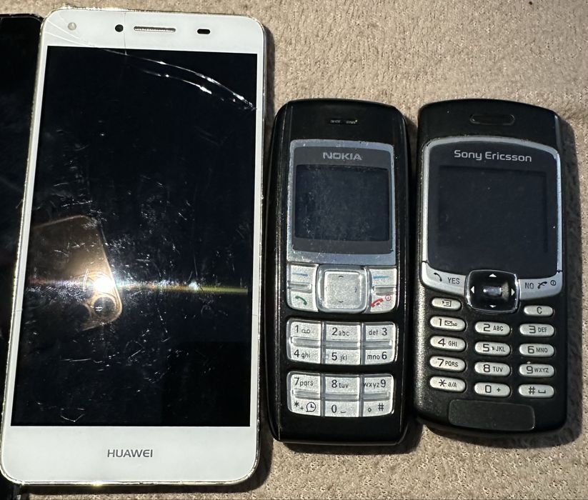 Zestaw 11 telefonów - różne modele, różne stany