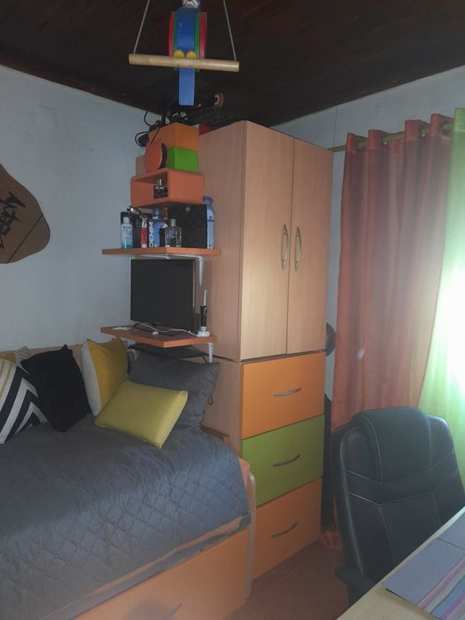 Estudio com 3 camas com modulo de 3 gavetoes e outro de guarda vestido