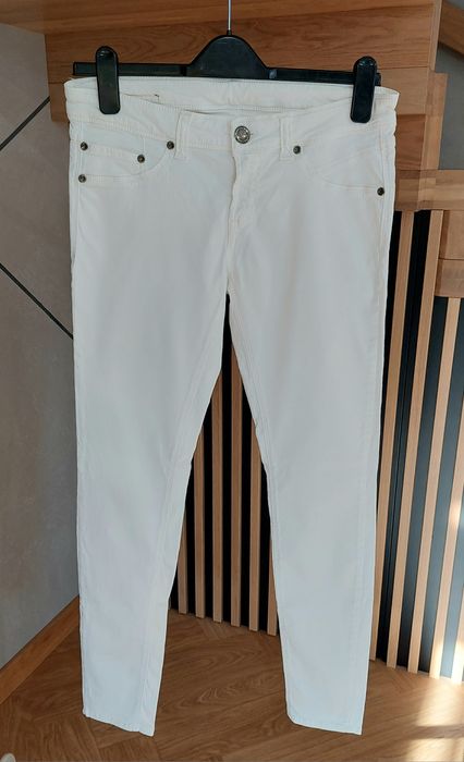 Białe spodnie włoskie