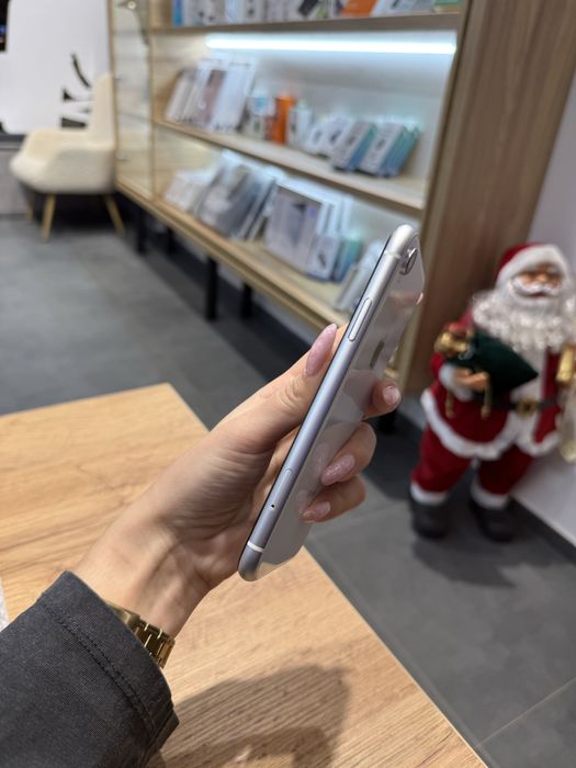 Used iPhone XR 64gb White