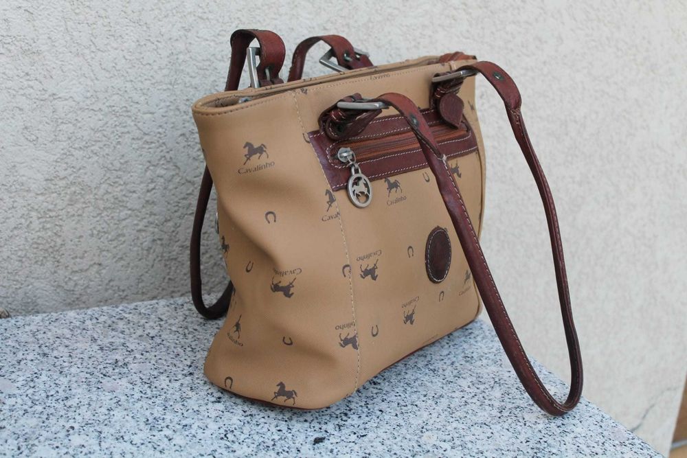 Mala Cavalinho de senhora em ótimo estado
