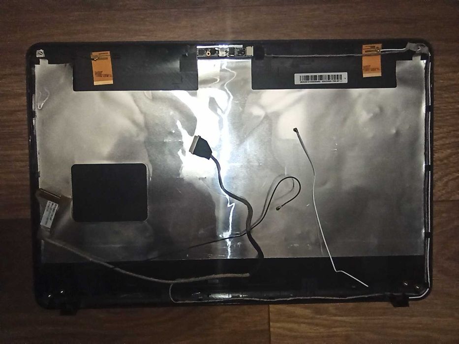 Toshiba Satellite C650:obudowa matrycy,zawiasy,kieszeń dysku,zaślepki