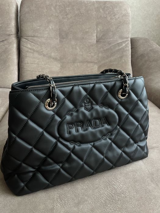 Сумка Prada в ідеальному стані