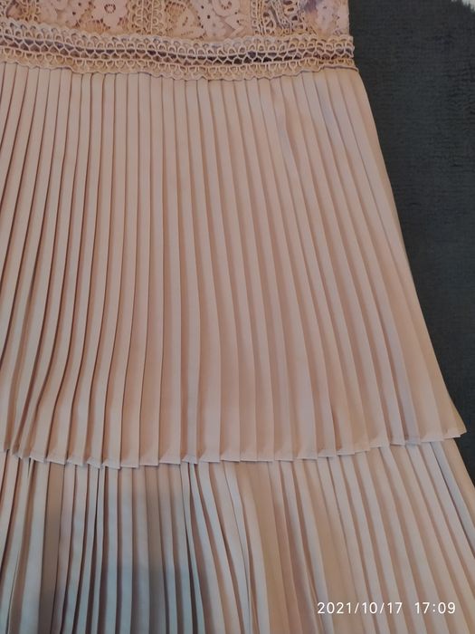 sprzedam  sukienka r. s
 Koronkowa i Plisowany dół