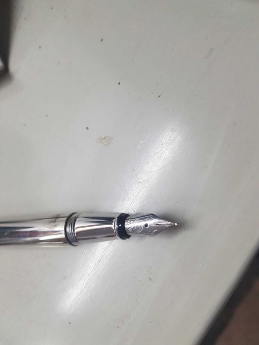 caneta de tinta permanente e esferográfica