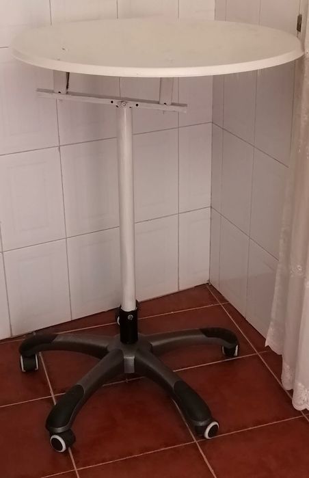 mesa da arte do lixo interior e exterior