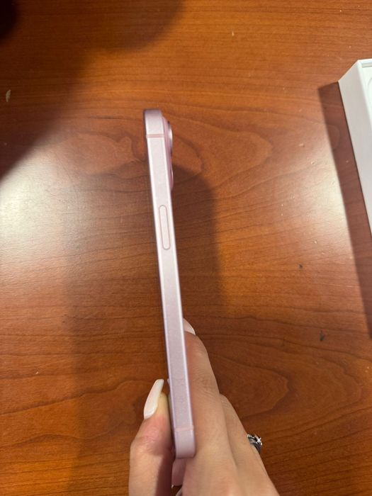 iPhone 15, cor rosa titânico, versão 128 gb.