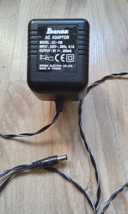 Блок питания для гитарных эффектов Ibanez AC-109 9V 200mA,Made in Taiwan.