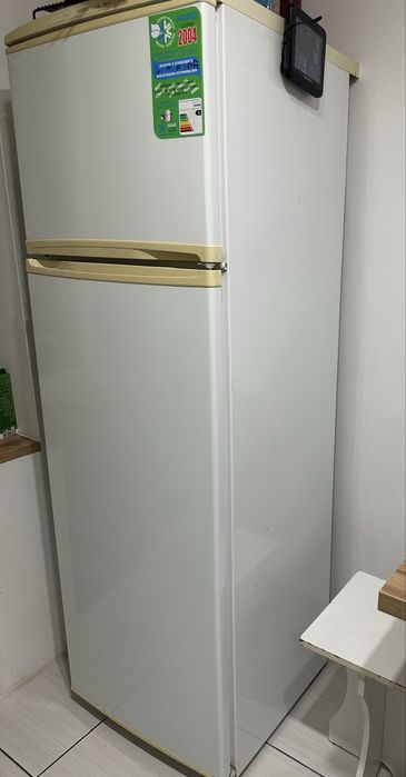 Холодильник б/у 5200