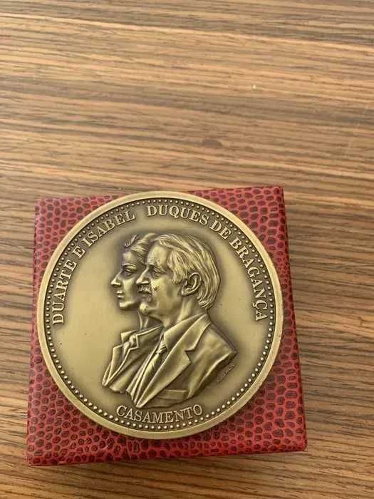 Duas medalhas comemorativas do casamento dos Duques de Bragança
