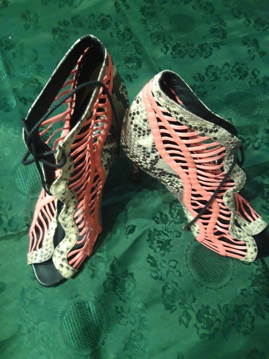 Бутильйони бренду ТED BAKER