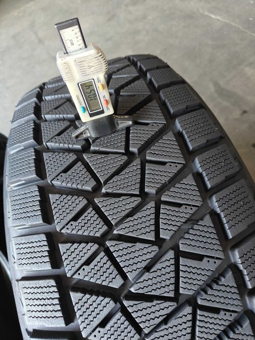 R18 255 60 шини зимові Bridgestone Blizzak DM-V2 як нові арктичні липучки