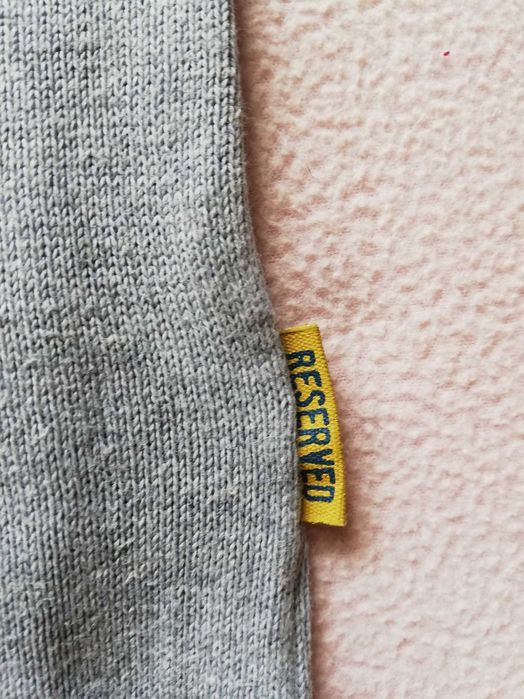 Swterek z dekoltem V firmy Reserved, rozmiar 134cm