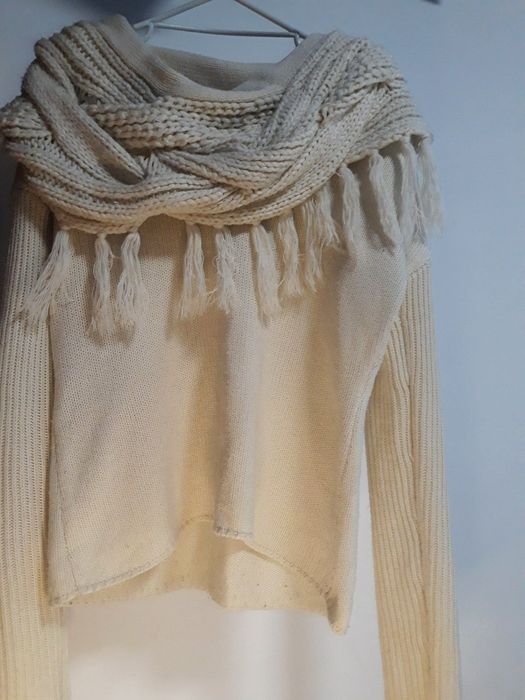 Светр з бахромою