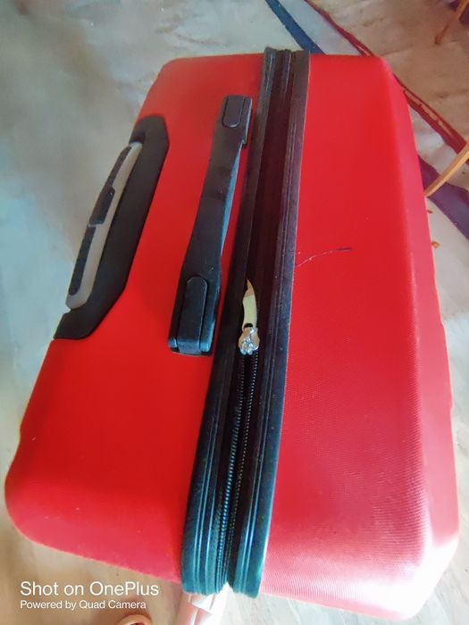 Продам великий чемодан