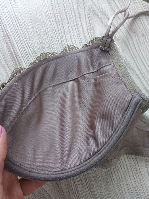 Biustonosz -stanik marki H&M rozmiar 80 C