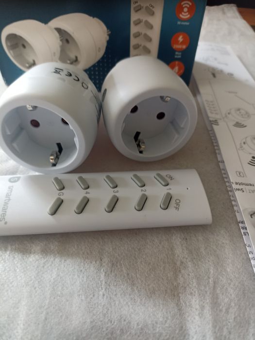 Gniazda elektryczne z pilotem