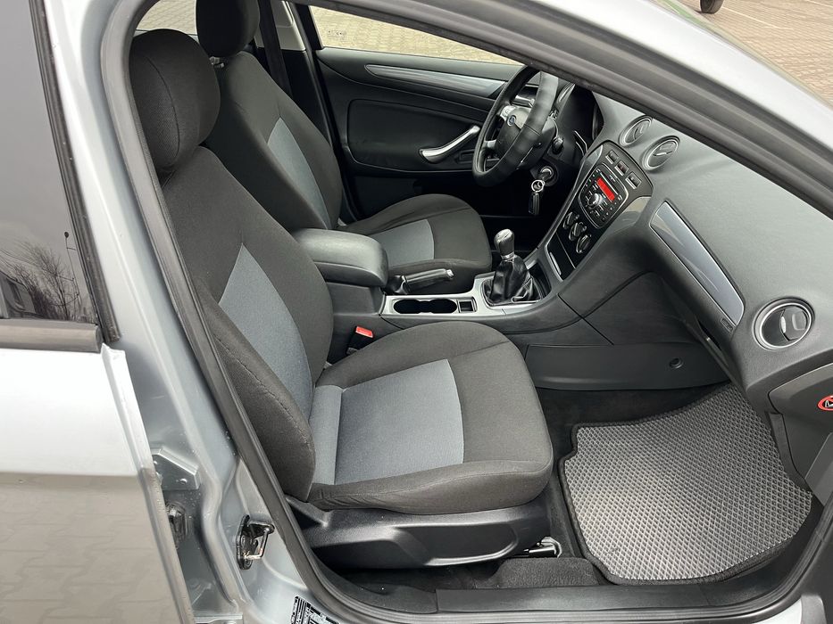 Ford Mondeo 2012 1.6 бензин