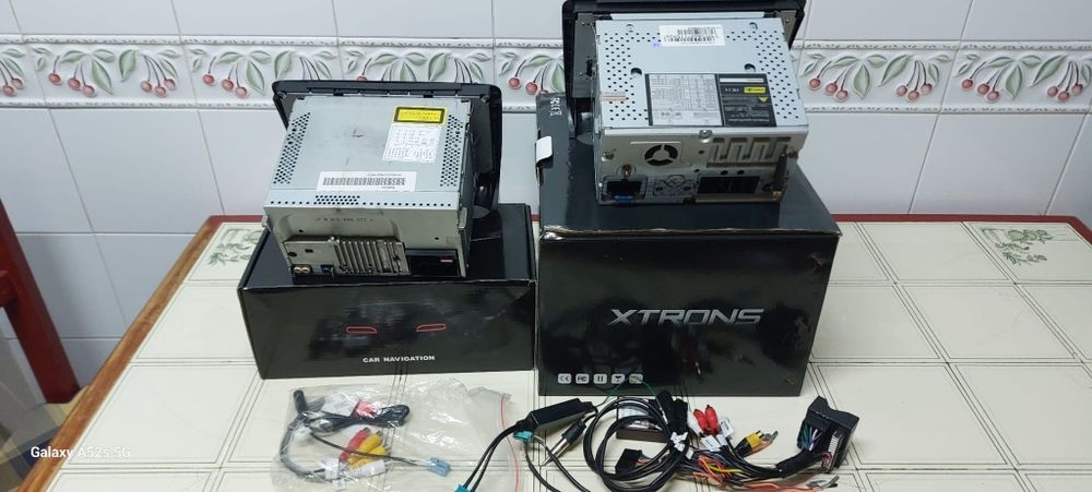 Vendo 2 auto rádios Audi TT um original outro Xtron