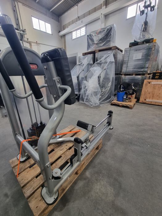 Máquina ginásio gluteus star trac