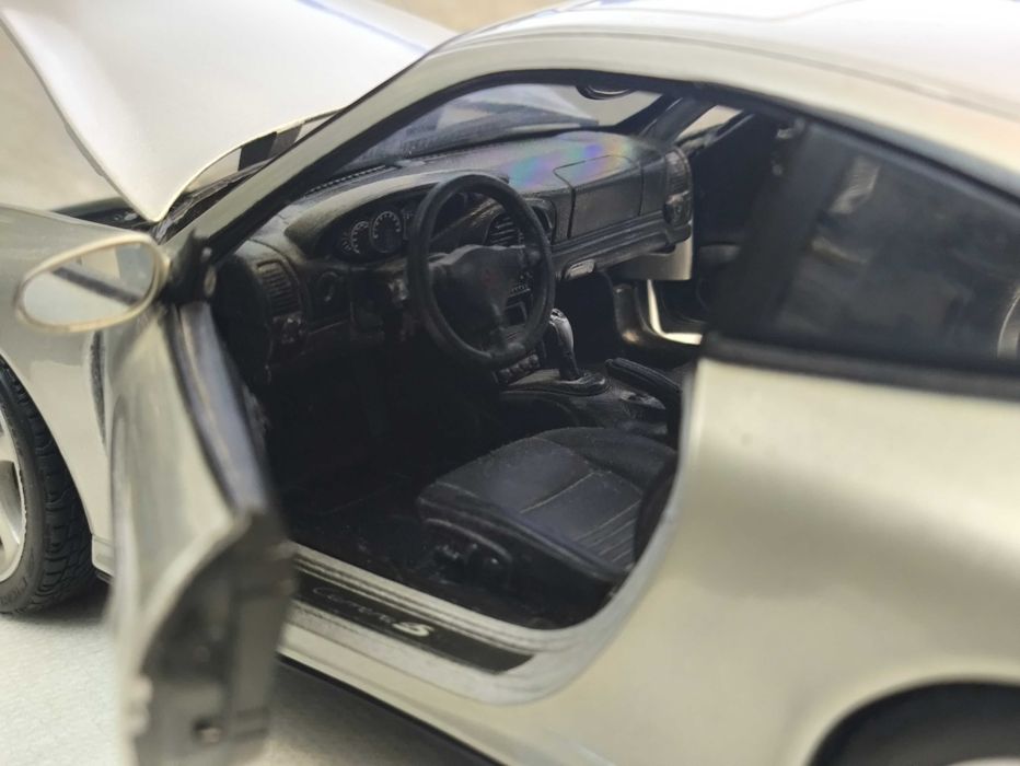 Модель Porsche 911 Carrera 4S 1/18 Maisto Thailand