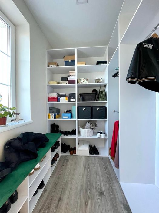 Продам будинок неподалік міського озера!