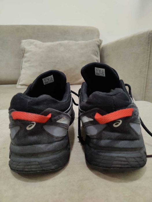 Sapatilhas Asics tam. 42.5 em muito bom estado.