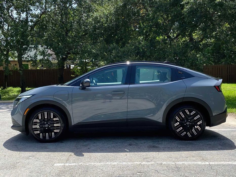 Nissan LEAF SL      2025