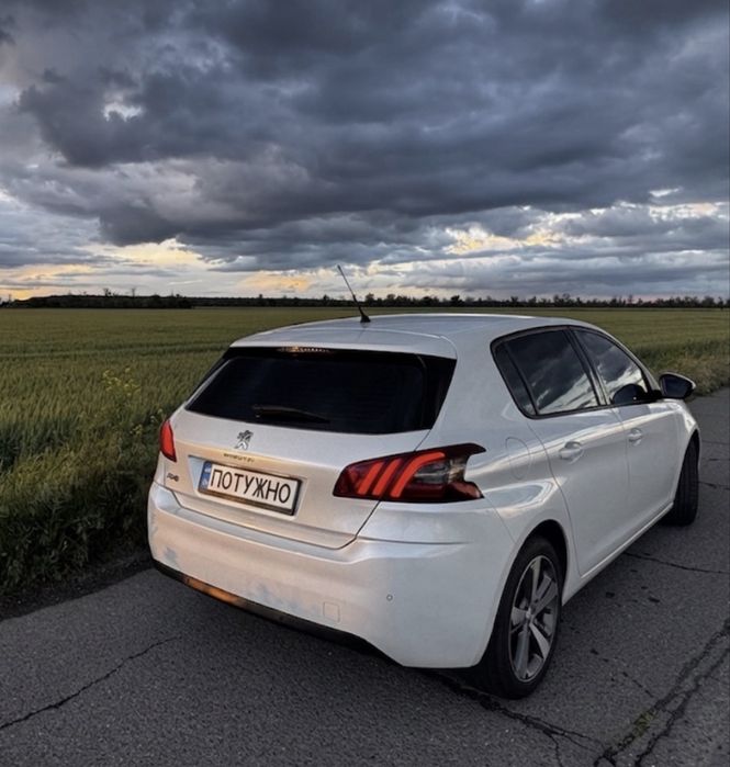 Peugeot 308.