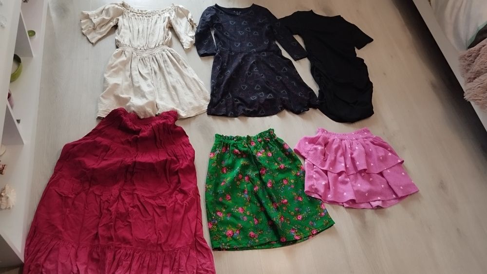 Sukienki, spódnice 152/158