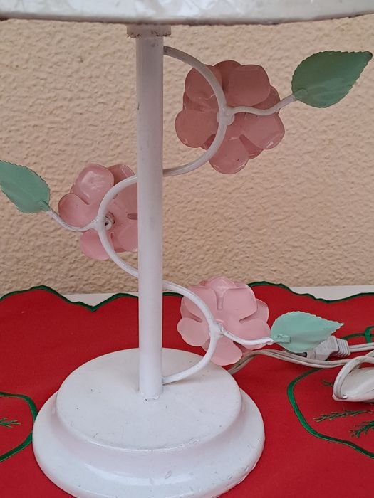 Candeeiro de mesa, estiloso.