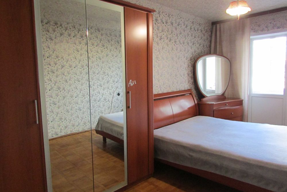 БЕРЕЗНЯКИ ст. метро Лівобережна, вул. Шумського, 8