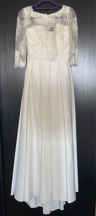 Свадебное платье кремовое новое.