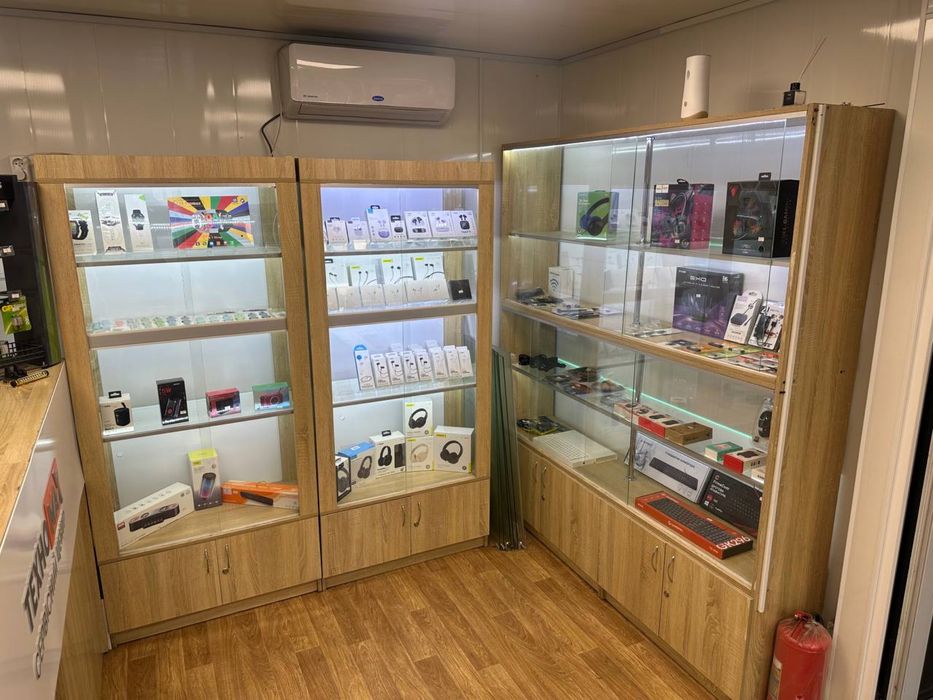 Продам витрины, ресепшен в отличном состоянии