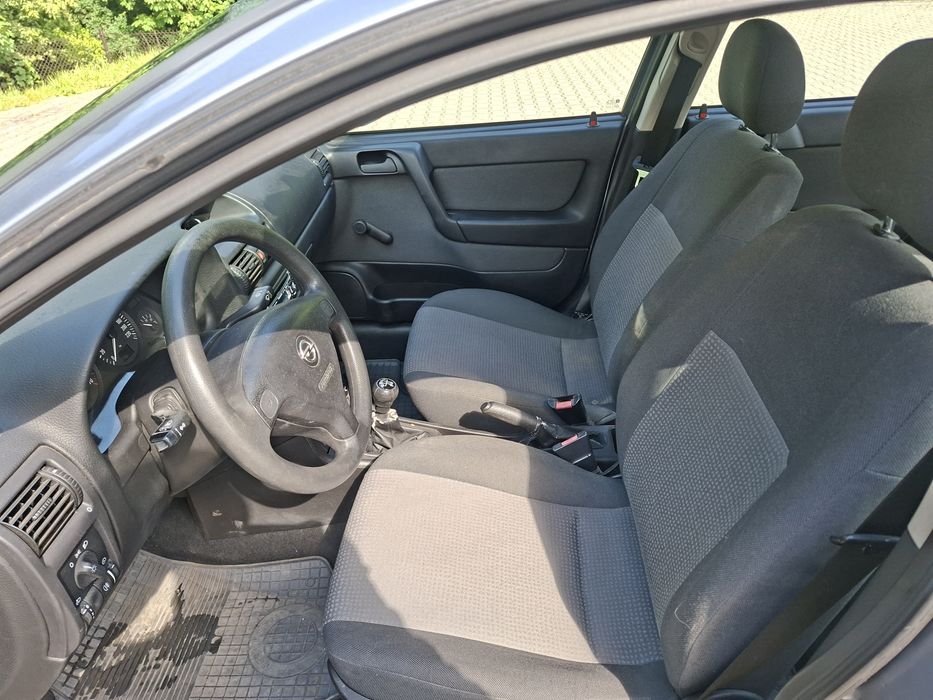 Opel astra sedan