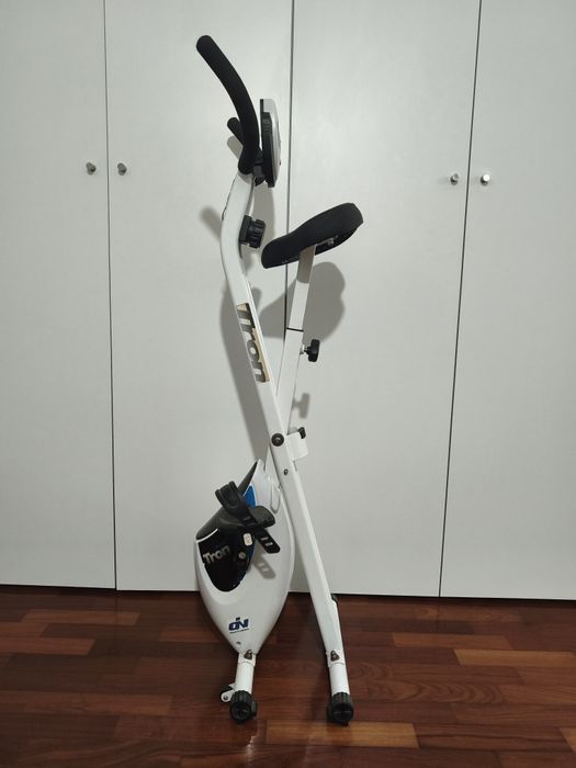 Bicicleta estática dobrável