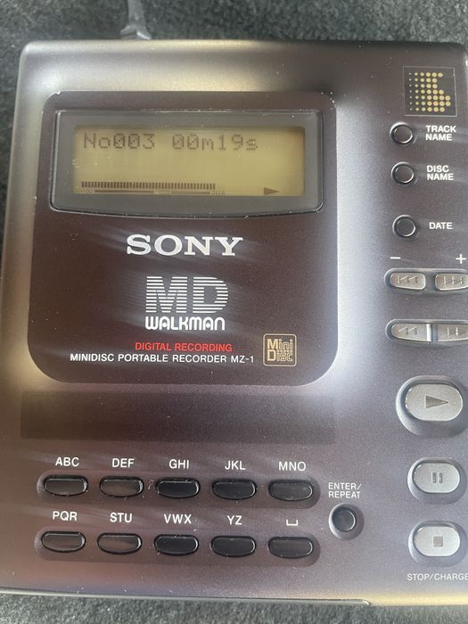 SONY MZ1 odtwarzacz działa sprzedaje sam odtwarzacz