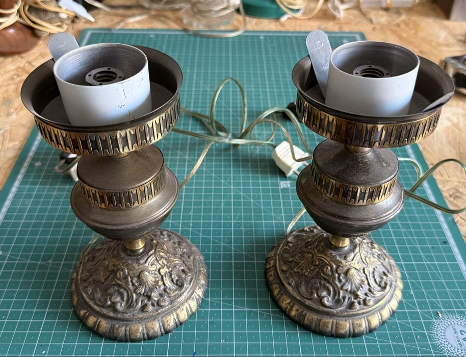 Par de Candeeiros de Mesa Vintage para Globos de Vidro