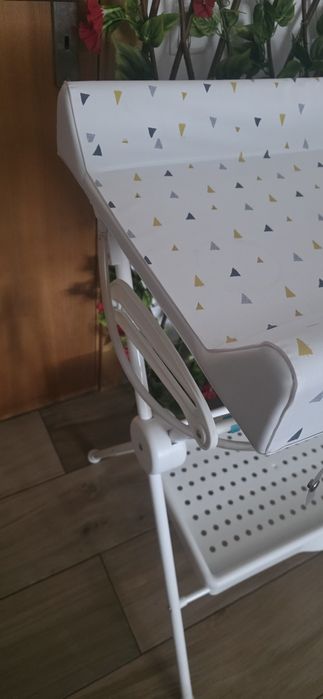 Banheira de bebé com muda fraldas