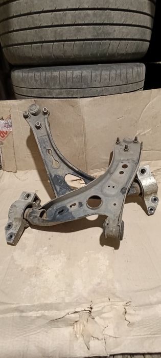 Амортизаторы , рычаги vag