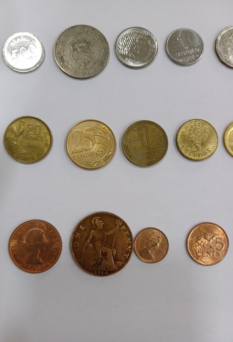 Lote 8 / Conjunto 8 de 30 Moedas diferentes