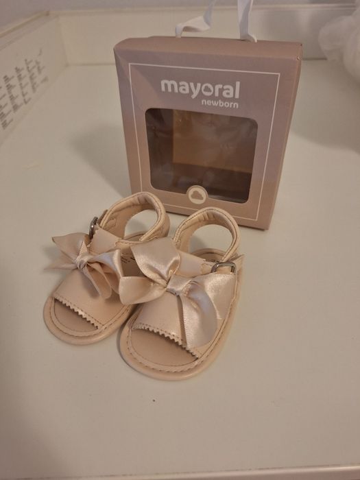 Sandálias recém-nascida T. 17 MAYORAL