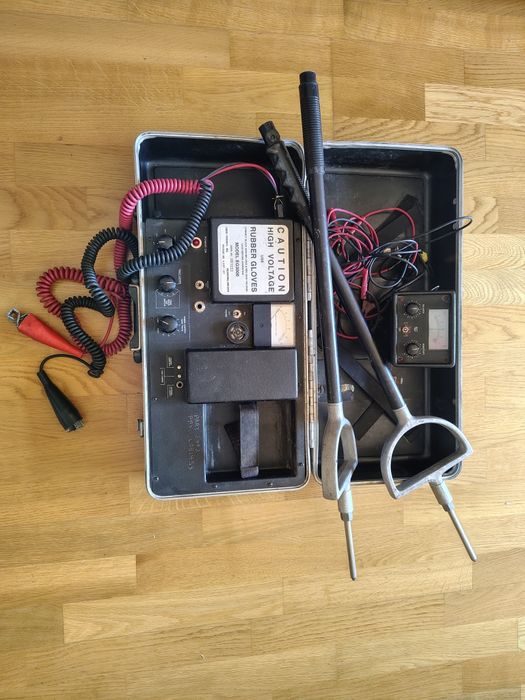 Трассоискатель для поиска поврежденя в кабеле EG-3000.