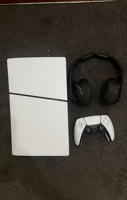 PS5 com 1 Comandos DualSense e auriculares ps5