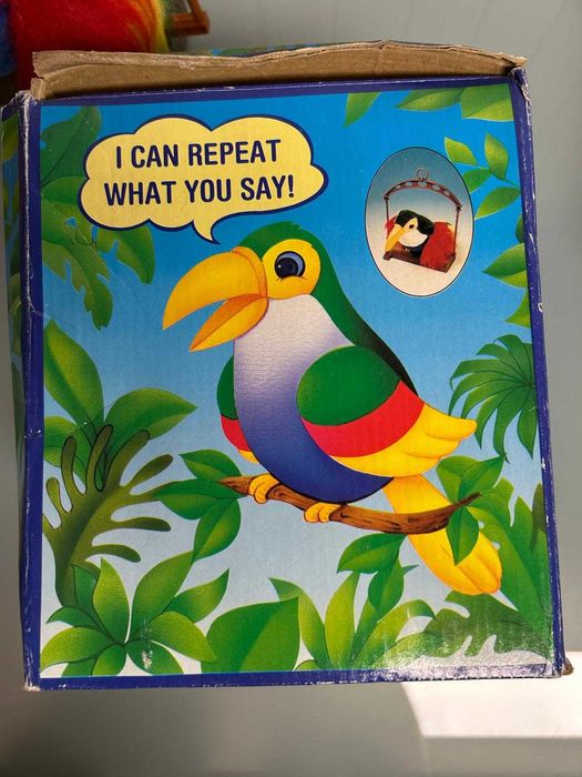 Brinquedo papagaio que repete