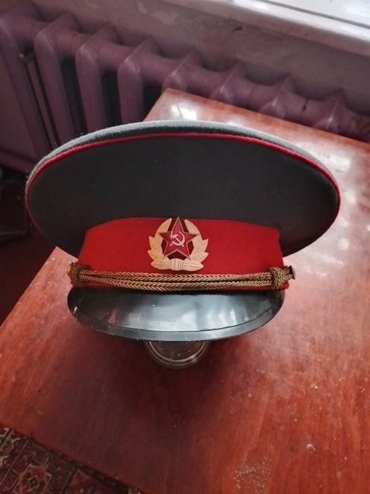 Продам фуражку б у в нормальному стані.