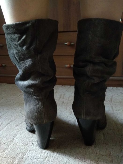 Демисезонные сапоги-казаки