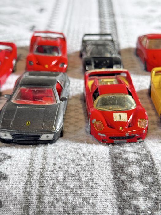 Lote de 9 miniaturas de carros da Ferrari